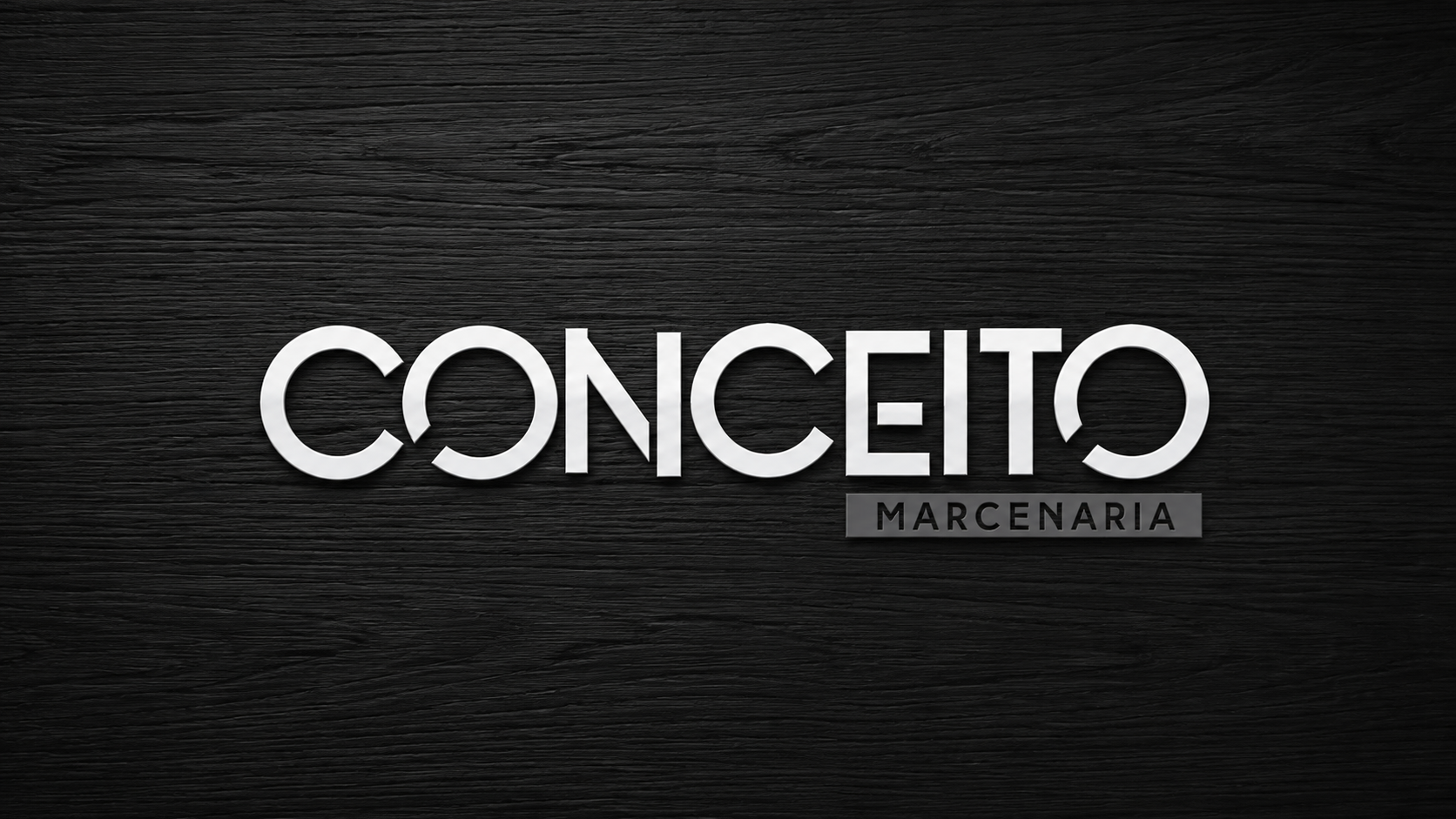 Identidade visual da Conceito Marcenaria sobre madeira escura